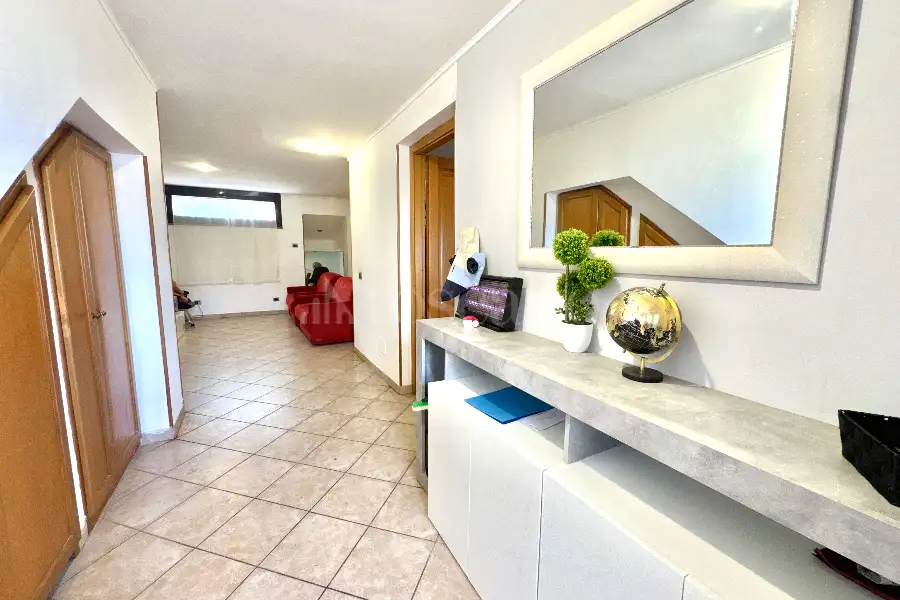 Villa Bifamiliare in vendita di 215 mq a €649.000 (rif. 10/2026)