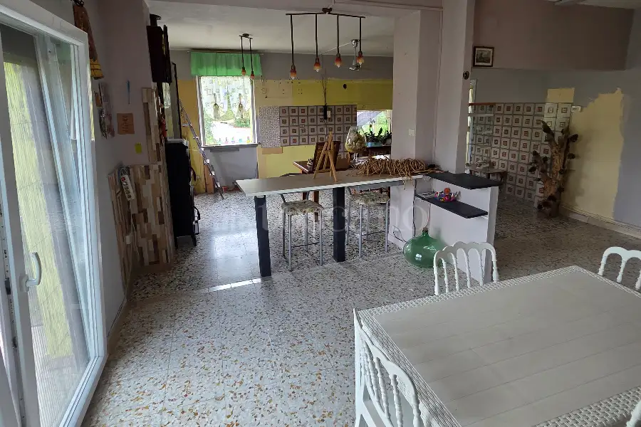 Casa Indipendente in vendita di 330 mq a €110.000 (rif. 35/2025)