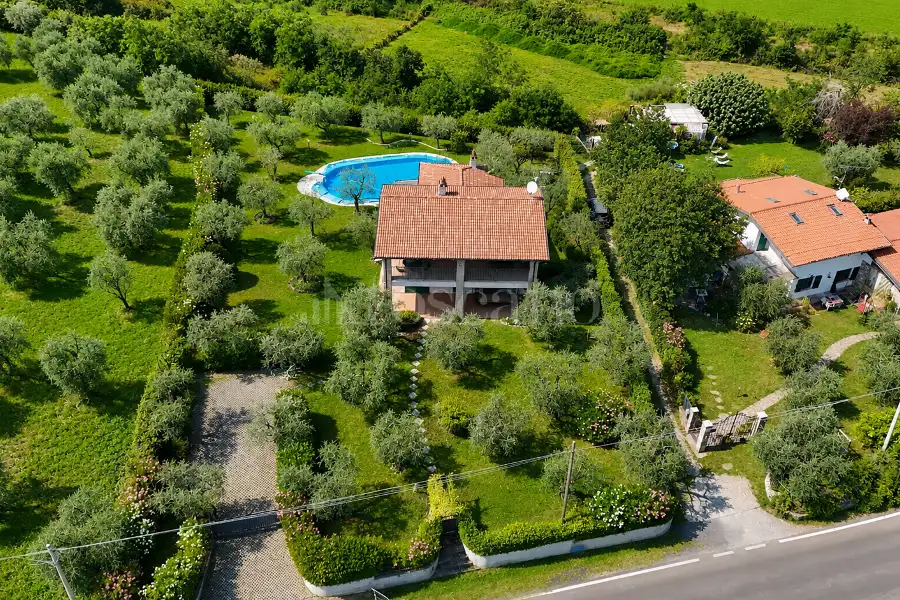 Villa in vendita di 400 mq a €1.200.000 (rif. 24/2026)