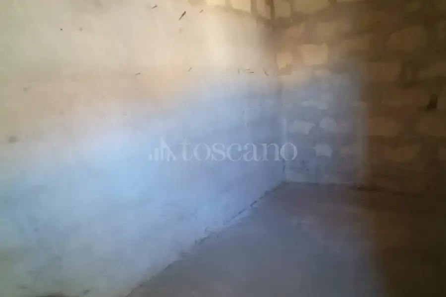 Casa Indipendente in vendita di 458 mq a €185.000 (rif. 39/2026)