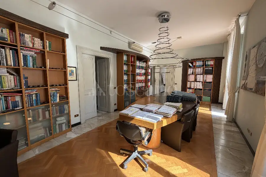 Palazzo in affitto di 600 mq a €16.000 (rif. 24/2025)