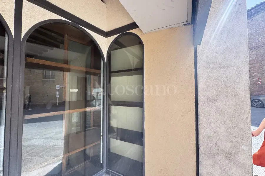 Negozio in affitto di 53 mq a €600 (rif. 12/2025)
