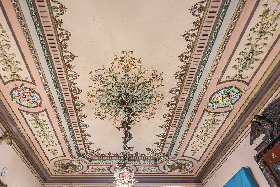 Villa in vendita di 1.200 mq a €4.250.000 (rif. 61/2026)