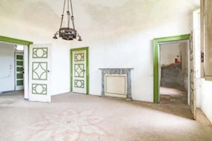 Casale in vendita di 400 mq a €180.000 (rif. 11/2026)