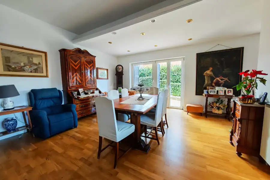 Villa Bifamiliare in vendita di 440 mq a €665.000 (rif. 5/2026)