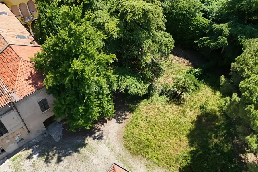Rustico in vendita di 2.000 mq a €2.000.000 (rif. 26/2026)