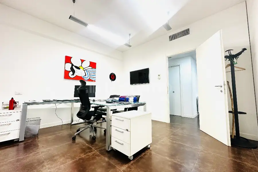 Ufficio in affitto di 180 mq a €4.000 (rif. 57/2025)