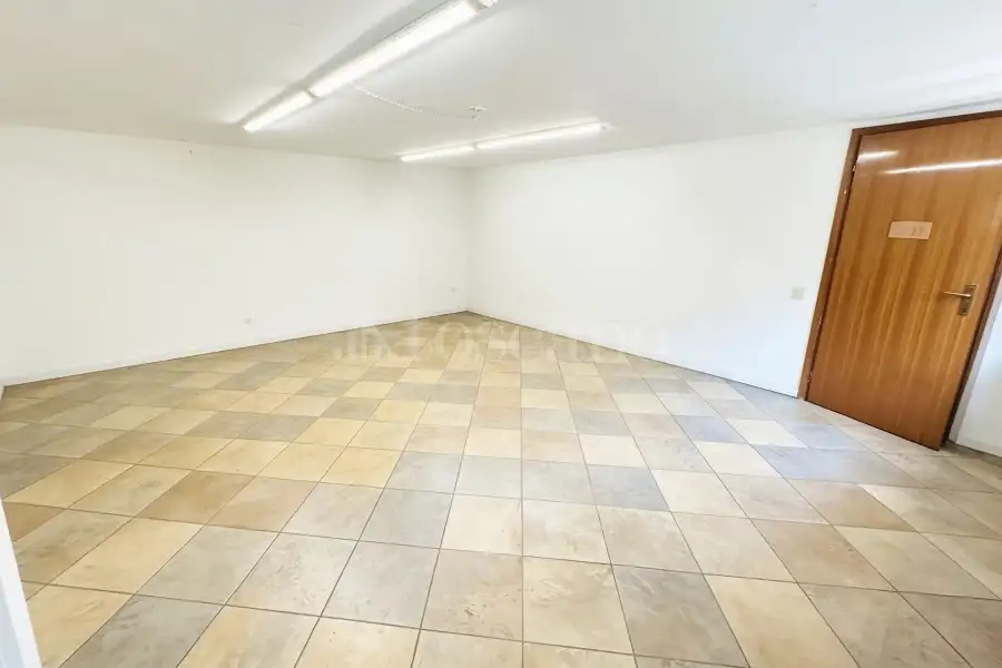 Negozio in vendita di 68 mq a €73.000 (rif. 42/2026)