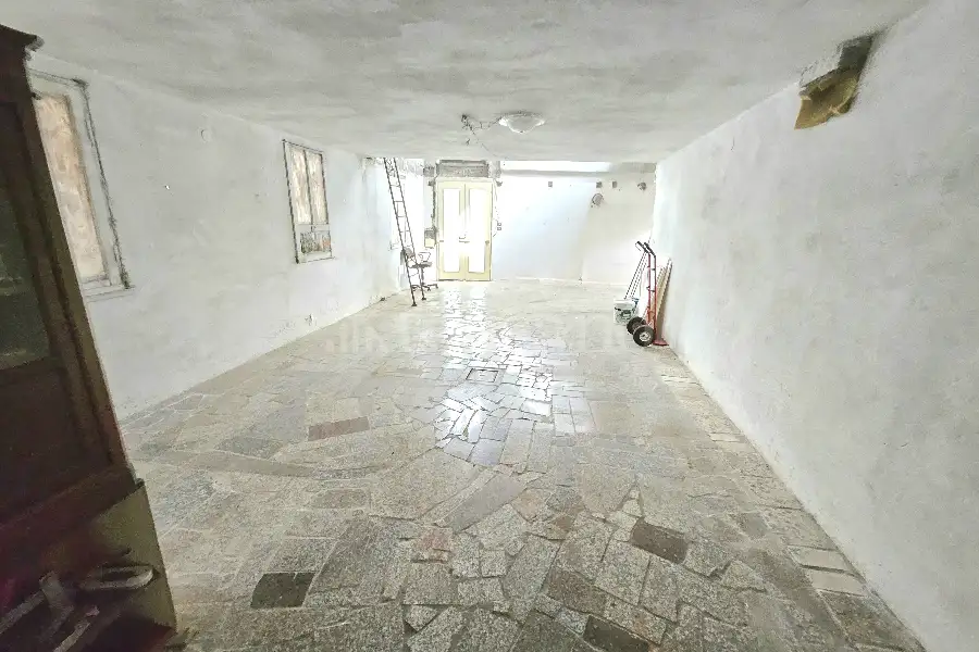 Casa Indipendente in vendita di 300 mq a €300.000 (rif. 6/2026)