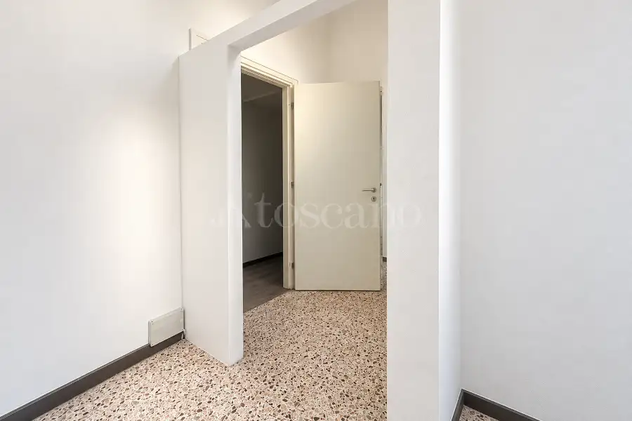 Negozio in affitto di 30 mq a €850 (rif. 17/2026)