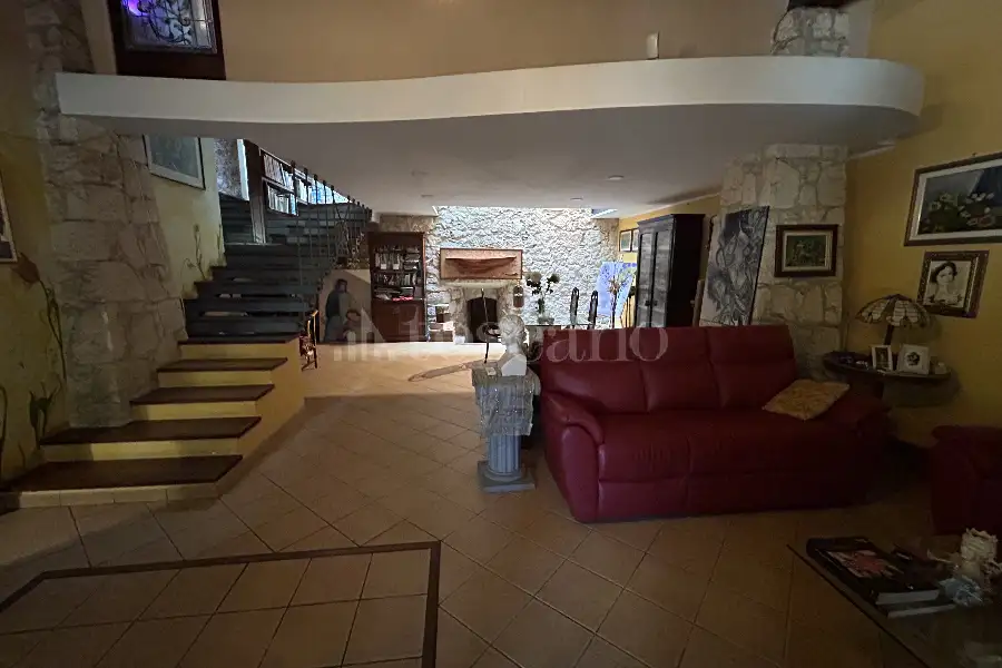 Villa in vendita di 700 mq a €720.000 (rif. 94/2026)