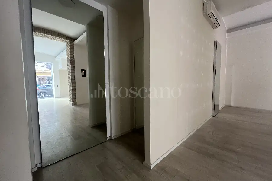 Negozio in affitto di 60 mq a €1.900 (rif. 110/2026)
