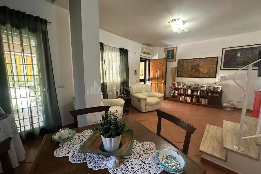 Villa Plurifamiliare in vendita di 140 mq a €305.000 (rif. 53/2026)