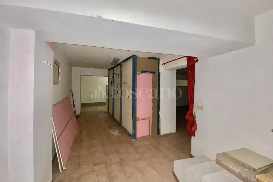 Posto Moto in vendita di 110 mq a €68.000 (rif. 4/2026)