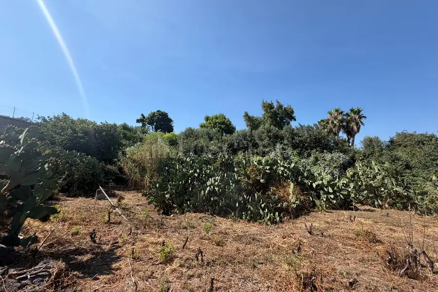 Villa in vendita di 6.000 mq a €659.000 (rif. 116/2026)