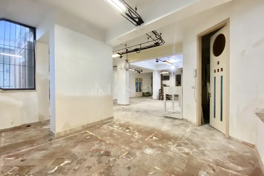 Negozio in vendita di 209 mq a €260.000 (rif. 11/2025)