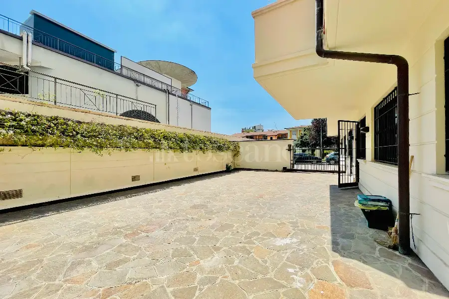 Ufficio in vendita di 300 mq a €650.000 (rif. 48/2026)