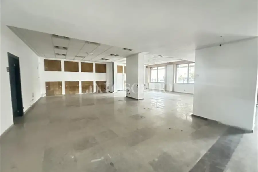 Negozio in vendita di 318 mq a €470.000 (rif. 30/2025)
