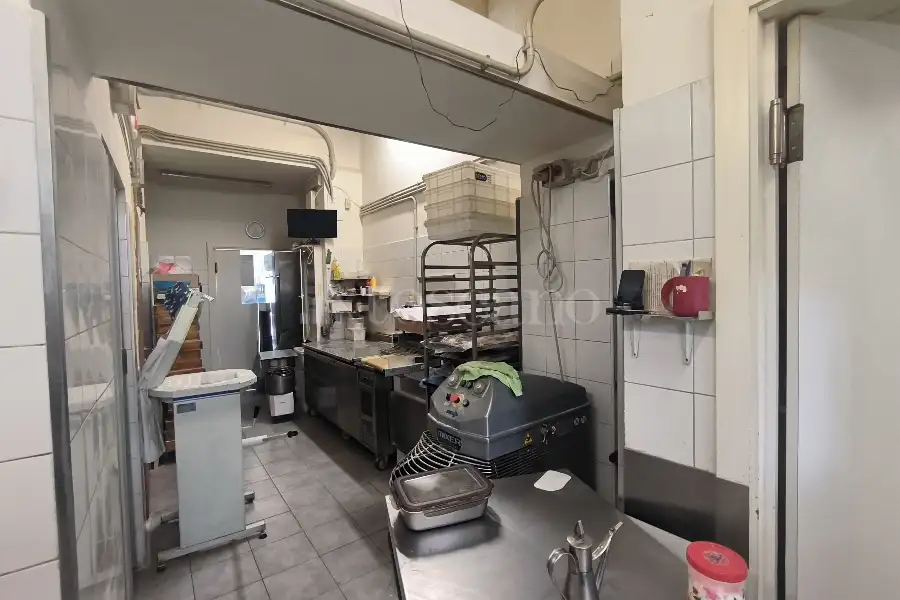 Negozio in affitto di 58 mq a €900 (rif. 34/2025)