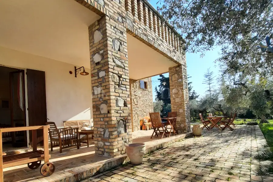 Villa in vendita di 480 mq a €880.000 (rif. 4/2026)