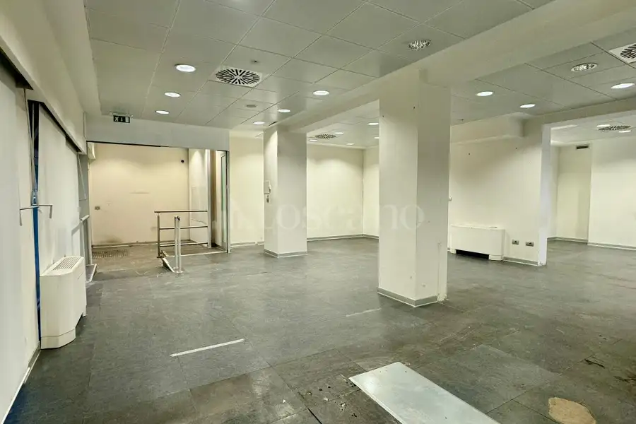 Negozio in affitto di 120 mq a €1.100 (rif. 91/2025)