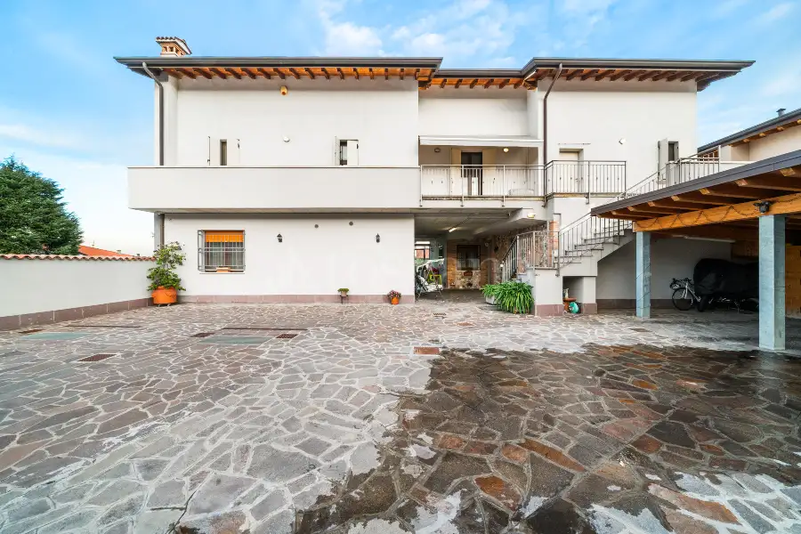 Villa in vendita di 350 mq a €980.000 (rif. 70/2025)