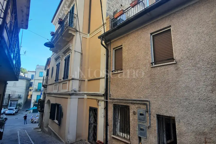 Palazzo in vendita di 200 mq a €165.000 (rif. 5/2026)