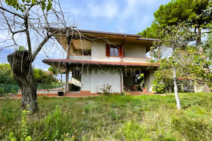 Villa in vendita di 305 mq a €650.000 (rif. 12/2025)