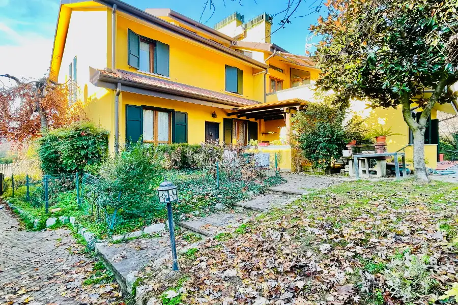 Villa in vendita di 410 mq trattativa riservata (rif. 112/2024)