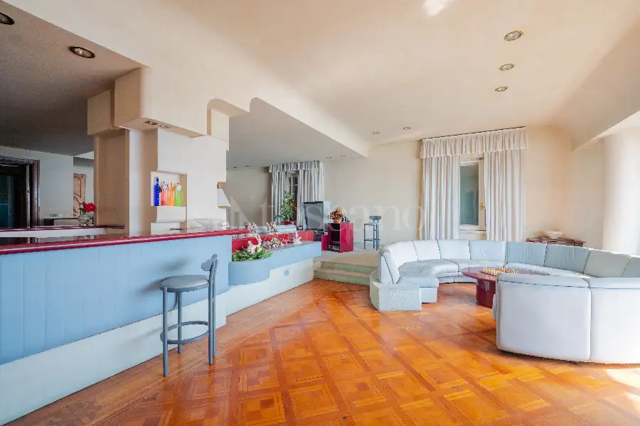 Attico in vendita di 440 mq a €1.650.000 (rif. 17/2026)