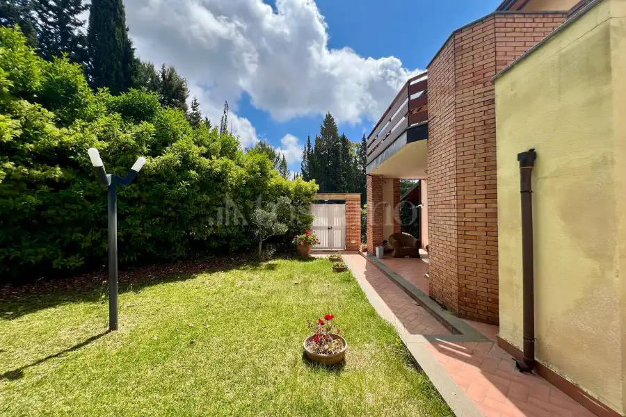 Villa Bifamiliare in vendita di 287 mq a €425.000 (rif. 87/2025)