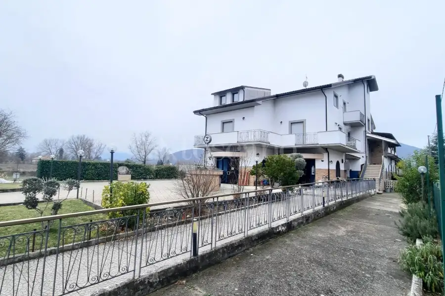 Villa Plurifamiliare in vendita di 800 mq a €795.000 (rif. 6/2025)
