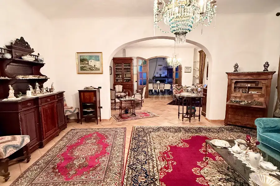 Villa in vendita di 600 mq a €430.000 (rif. 6/2026)