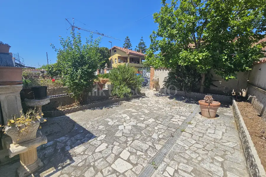 Villa Bifamiliare in vendita di 220 mq a €249.000 (rif. 28/2026)
