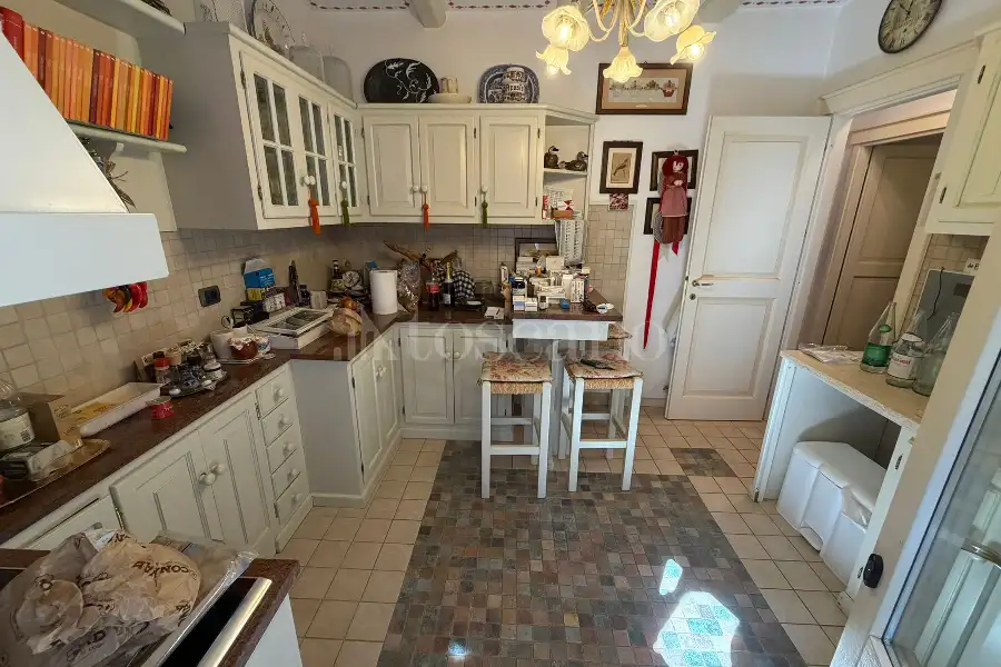 Villa Plurifamiliare in vendita di 430 mq a €395.000 (rif. 19/2026)