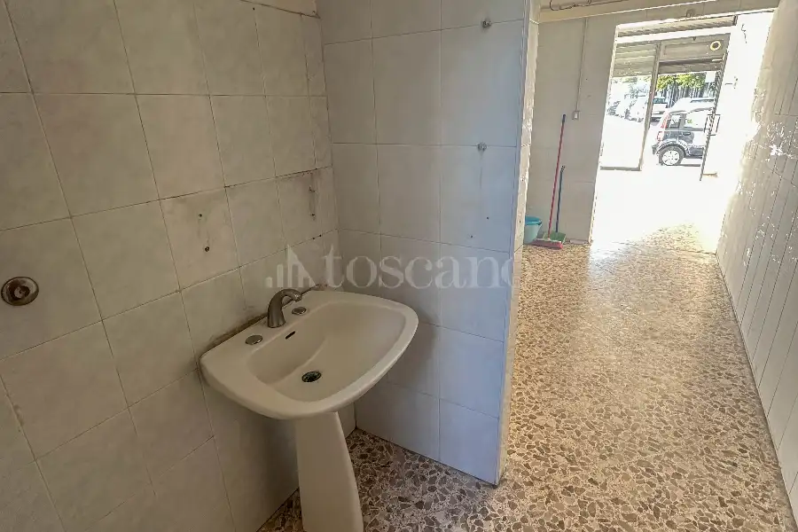 Negozio in vendita di 60 mq a €85.000 (rif. 22/2026)