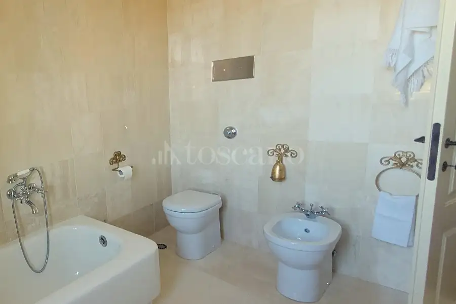 Villa in vendita di 480 mq a €880.000 (rif. 4/2026)