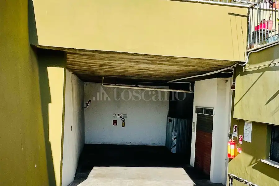 Garage in affitto di 259 mq a €2.000 (rif. 10/2024)