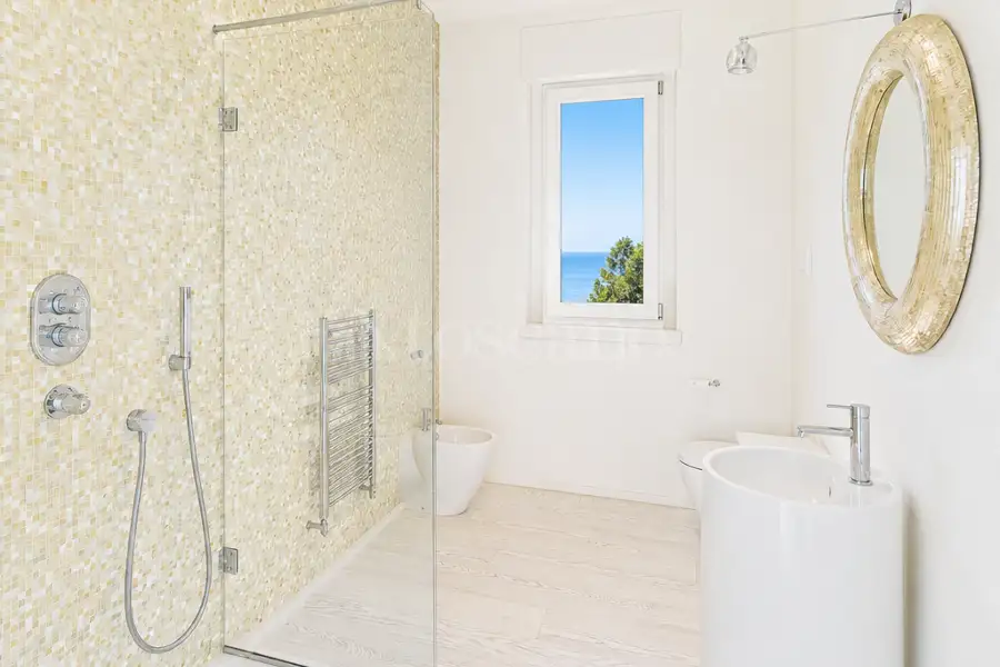Villa in vendita di 450 mq a €4.500.000 (rif. 24/2025)