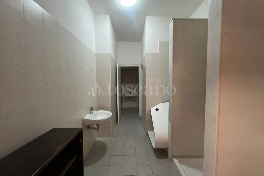 Magazzino in vendita di 215 mq a €149.000 (rif. 76/2025)