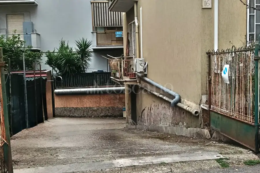 Negozio in vendita di 585 mq a €779.000 (rif. 21/2026)