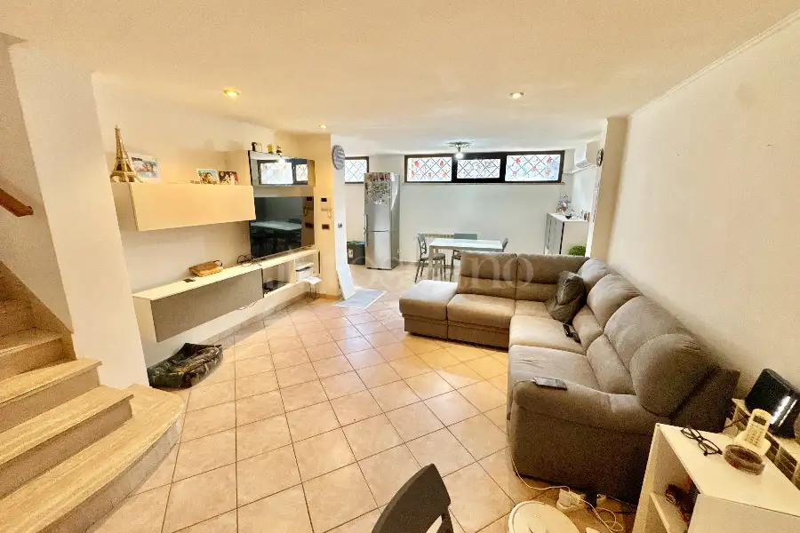 Villa Bifamiliare in vendita di 215 mq a €649.000 (rif. 10/2026)