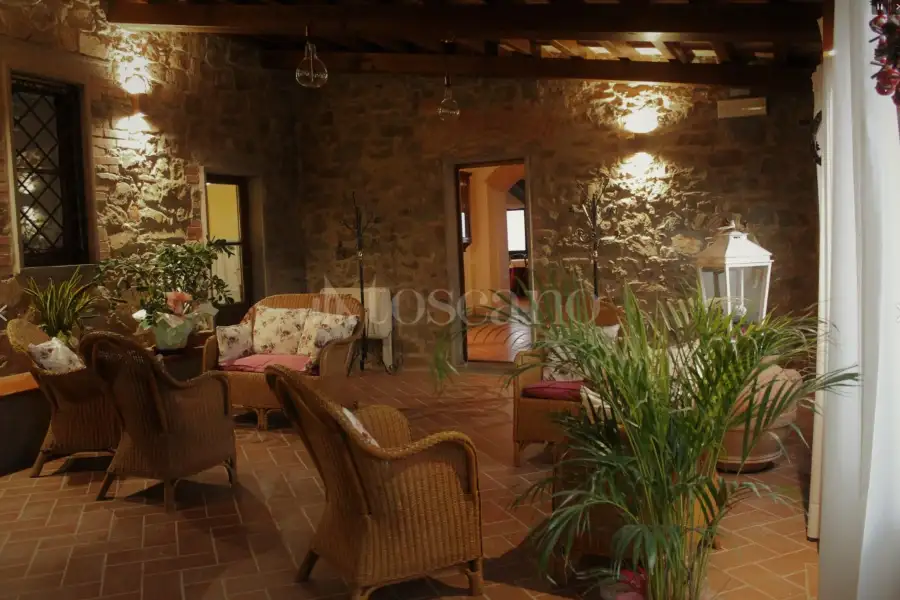 Casale in vendita di 880 mq a €1.080.000 (rif. 22/2025)