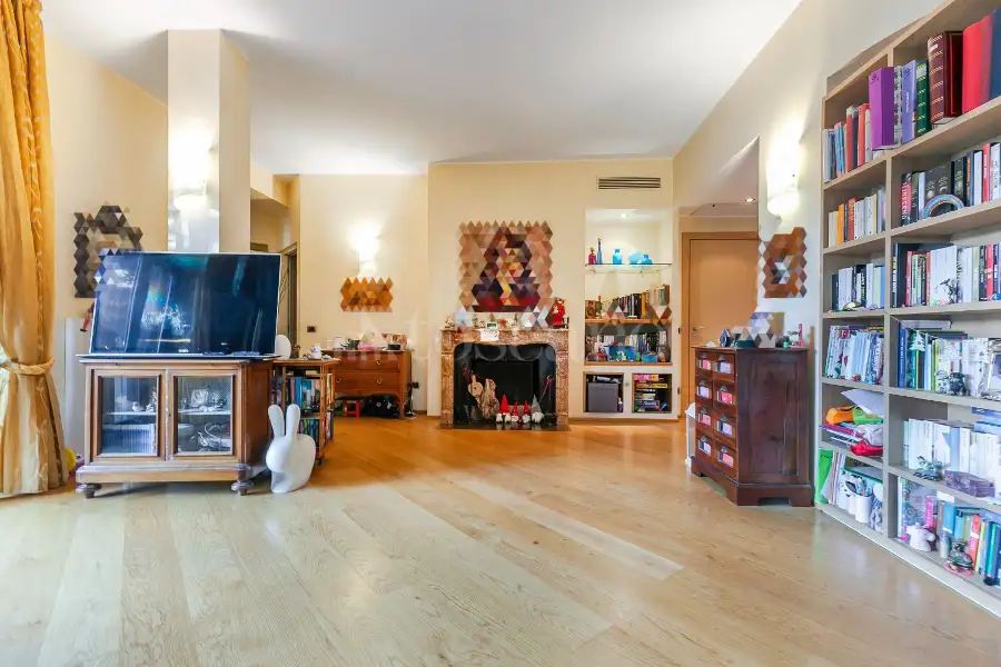 Villa Bifamiliare in vendita di 680 mq a €2.580.000 (rif. 24/2025)