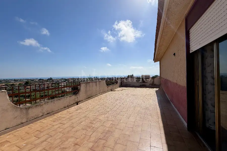 Attico in vendita di 180 mq a €165.000 (rif. 102/2026)