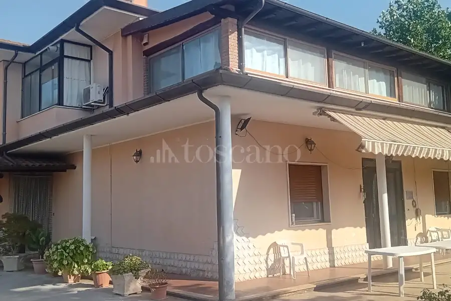 Casa Indipendente in vendita di 250 mq a €500.000 (rif. 106/2026)