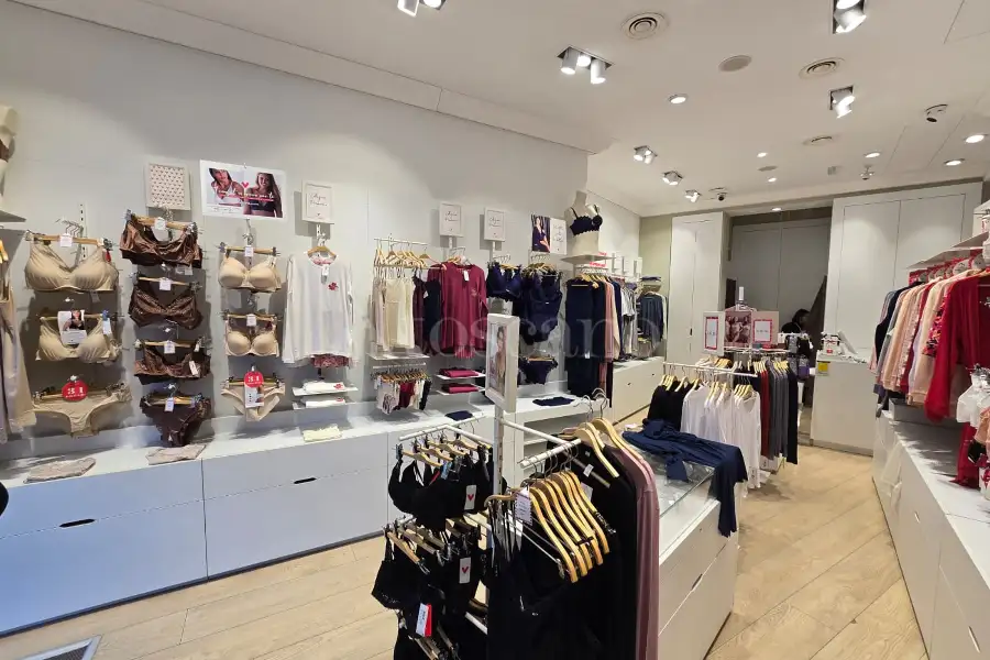 Negozio in vendita di 47 mq a €300.000 (rif. 2/2026)