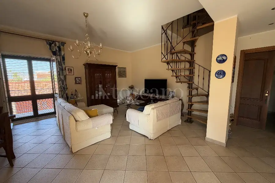 Villa Plurifamiliare in vendita di 400 mq a €399.000 (rif. 137/2026)