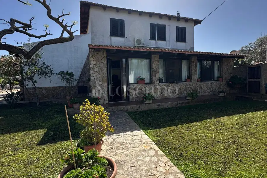 Villa in vendita di 300 mq a €290.000 (rif. 50/2025)