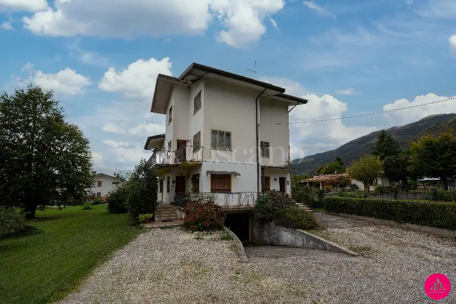 Villa Bifamiliare in vendita di 200 mq a €179.000 (rif. 186/2026)